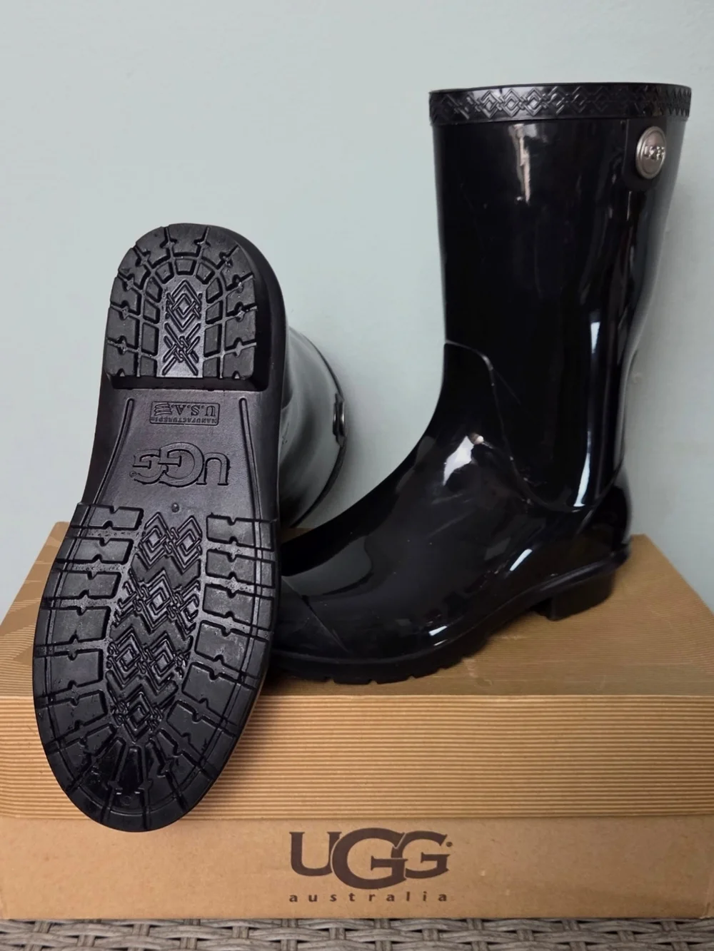 UGG Women's 7 Rain Boots Tall Mid-Calf Glossy Black Waterproof High Gloss Sienna